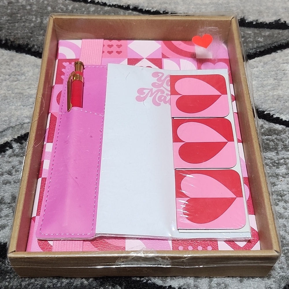 HEART THEMED GIFT SET JOURNAL PEN NOTEPAD 3 MAGNETIC PAGE MAKERS PEN POUCH